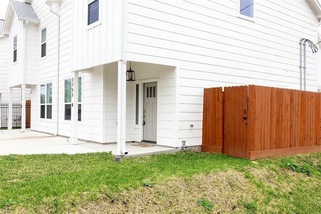 2753 Redrock Street - Photo 3