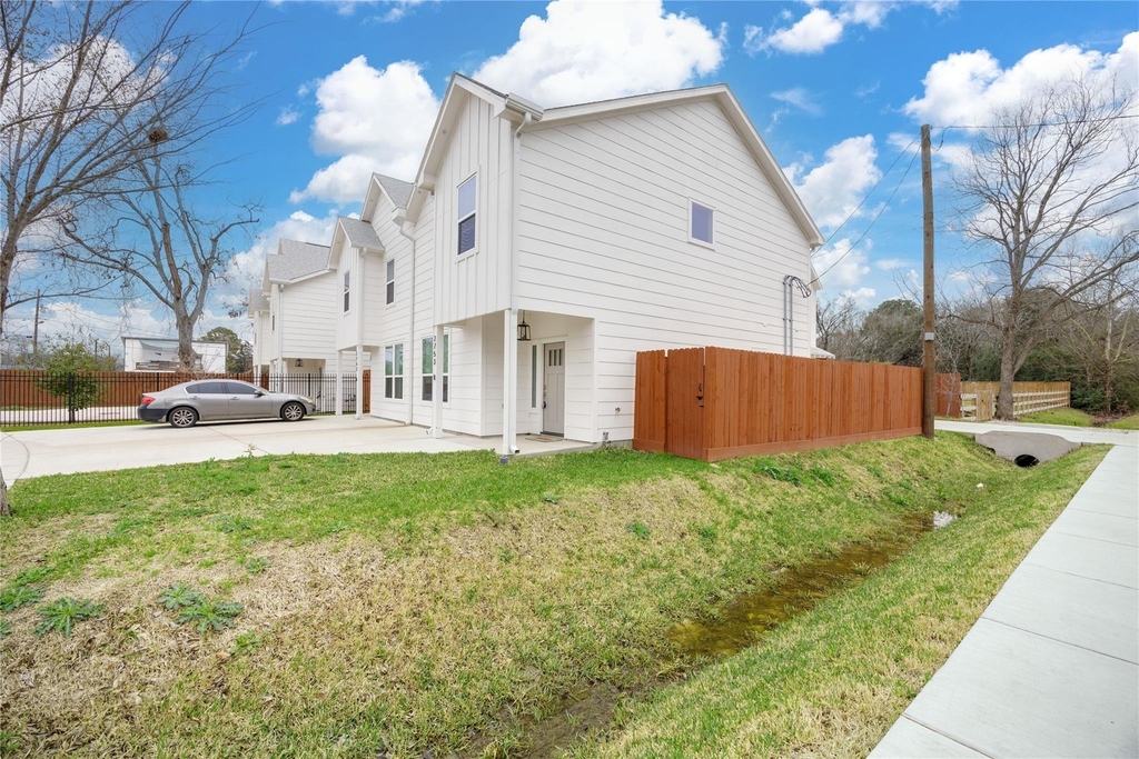 2753 Redrock Street - Photo 2