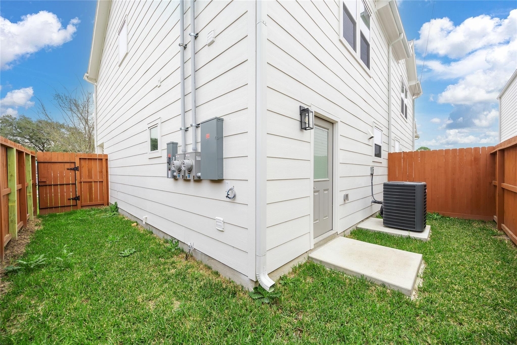 2753 Redrock Street - Photo 34