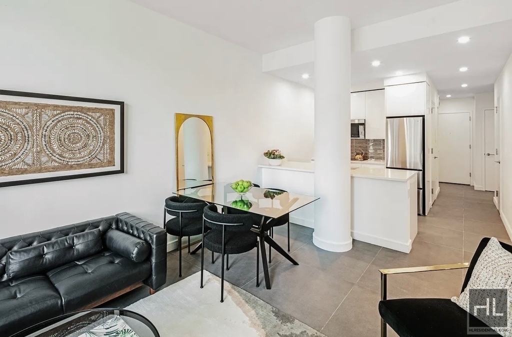 1st Avenue - Photo 1