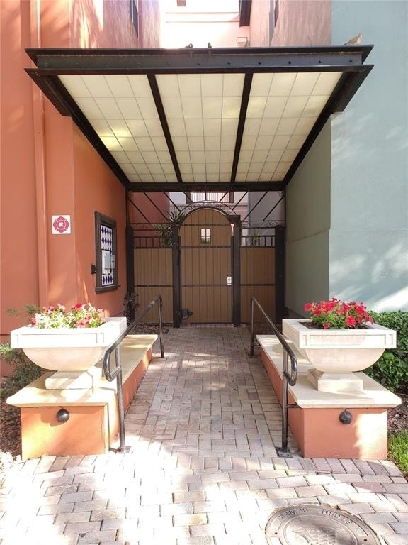 402 S Armenia Avenue - Photo 1