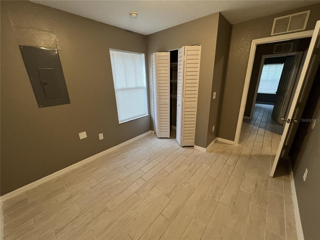 717 W Silver Springs Place - Photo 2