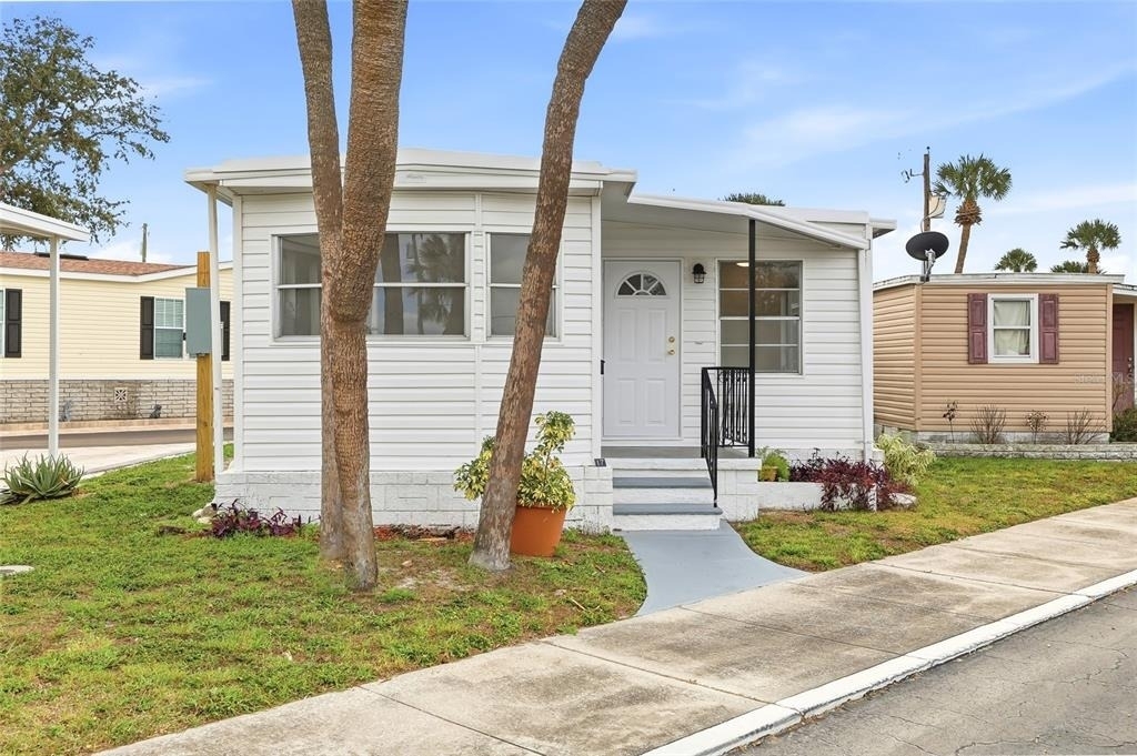 4851 W Gandy Boulevard - Photo 0