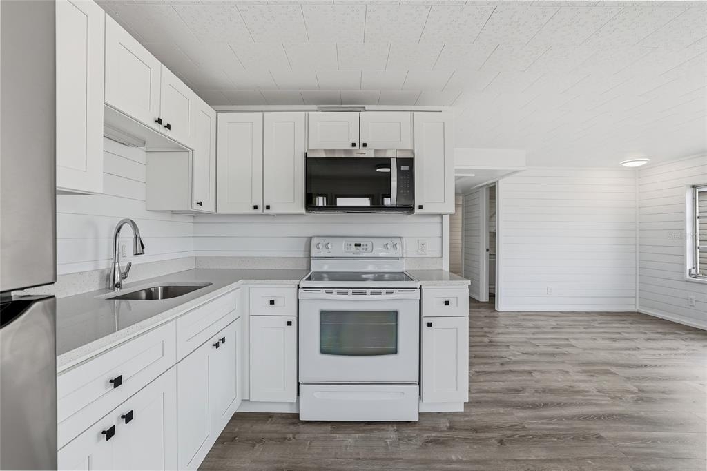 4851 W Gandy Boulevard - Photo 11
