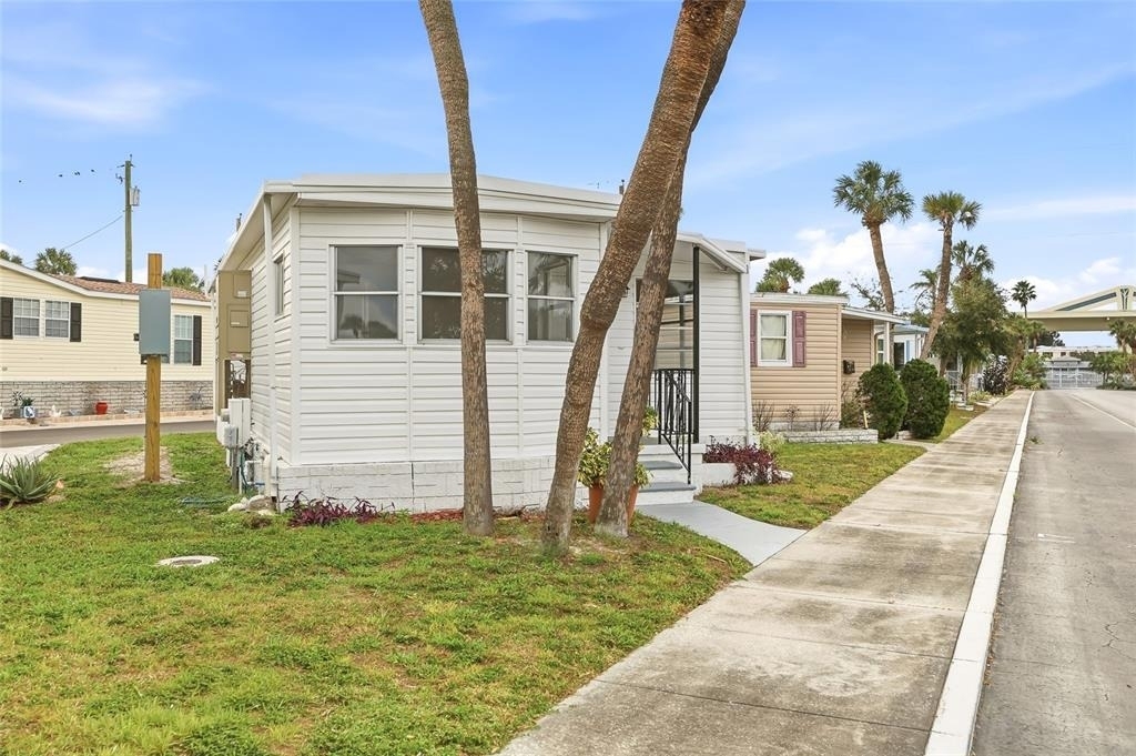 4851 W Gandy Boulevard - Photo 2