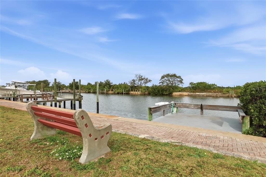 4851 W Gandy Boulevard - Photo 39