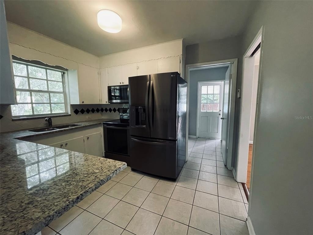 1039 S Frankland Road - Photo 5