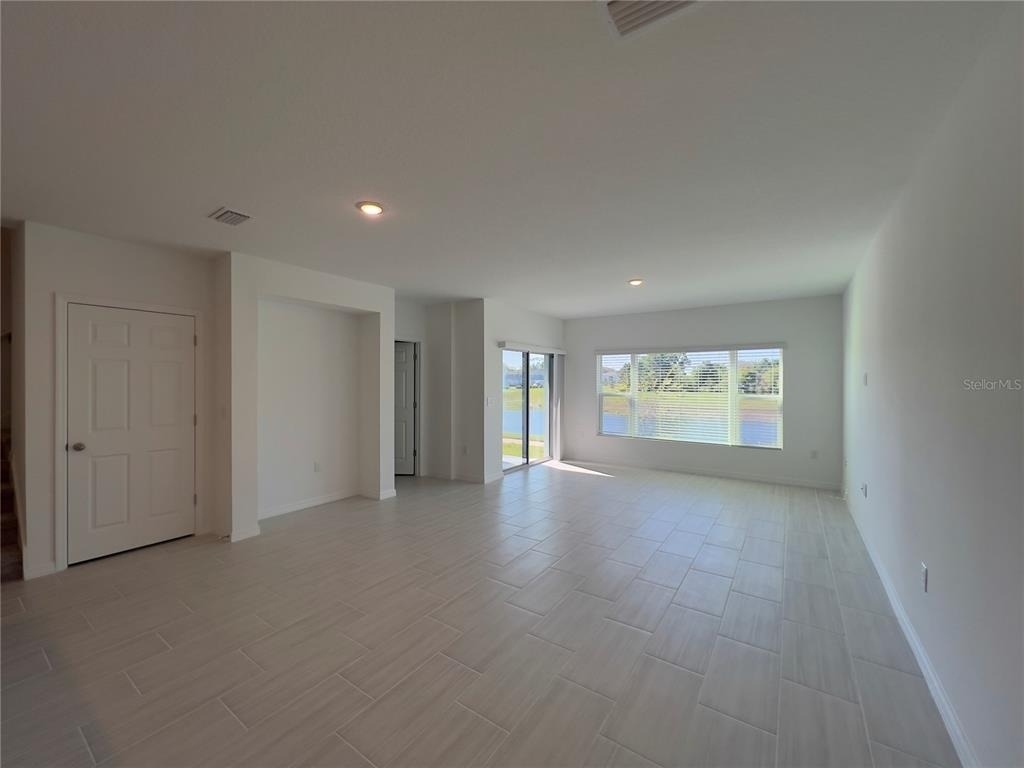 490 Thompson Village Avenue - Photo 3
