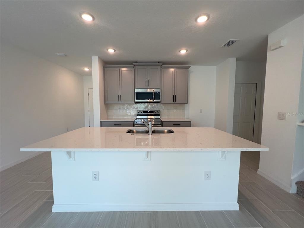 490 Thompson Village Avenue - Photo 2