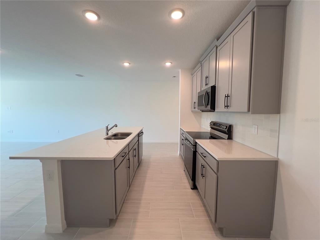 490 Thompson Village Avenue - Photo 5