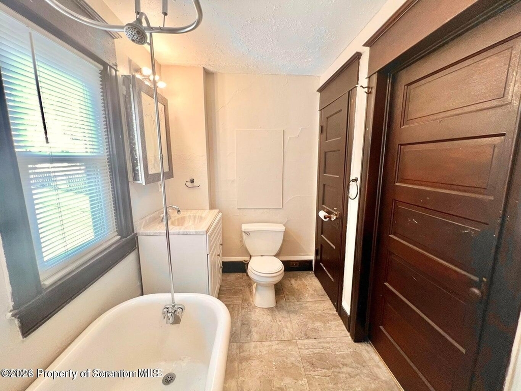 637 E Elm Street - Photo 4
