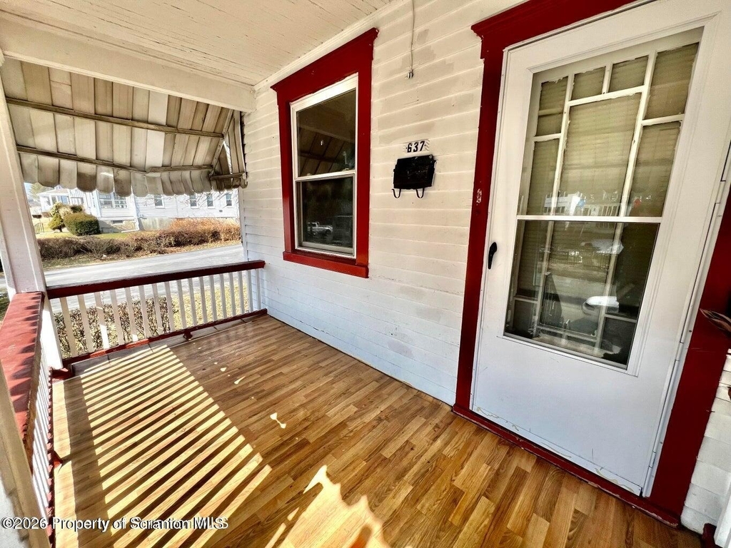 637 E Elm Street - Photo 7