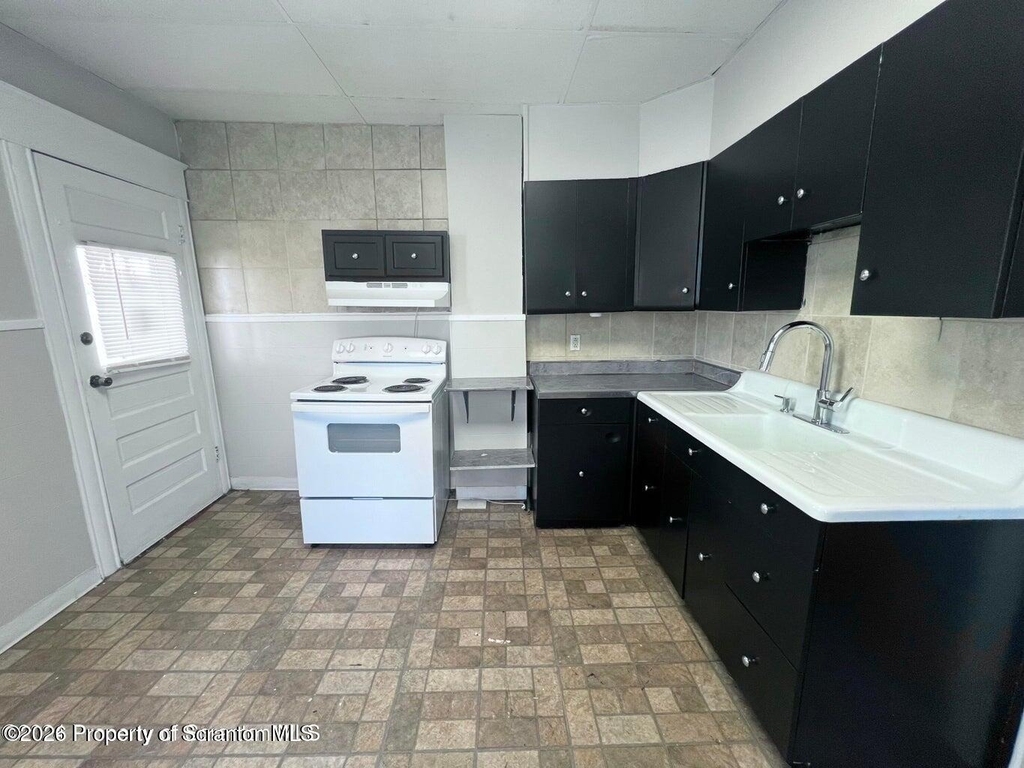 637 E Elm Street - Photo 0