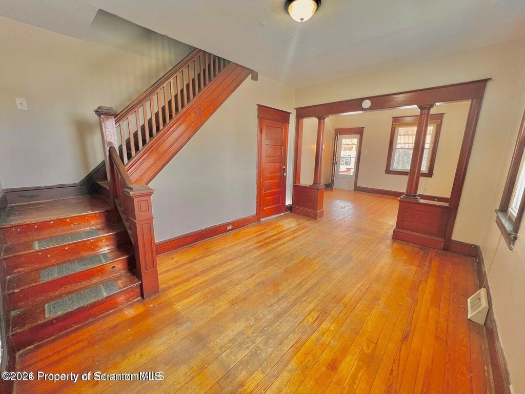 637 E Elm Street - Photo 2