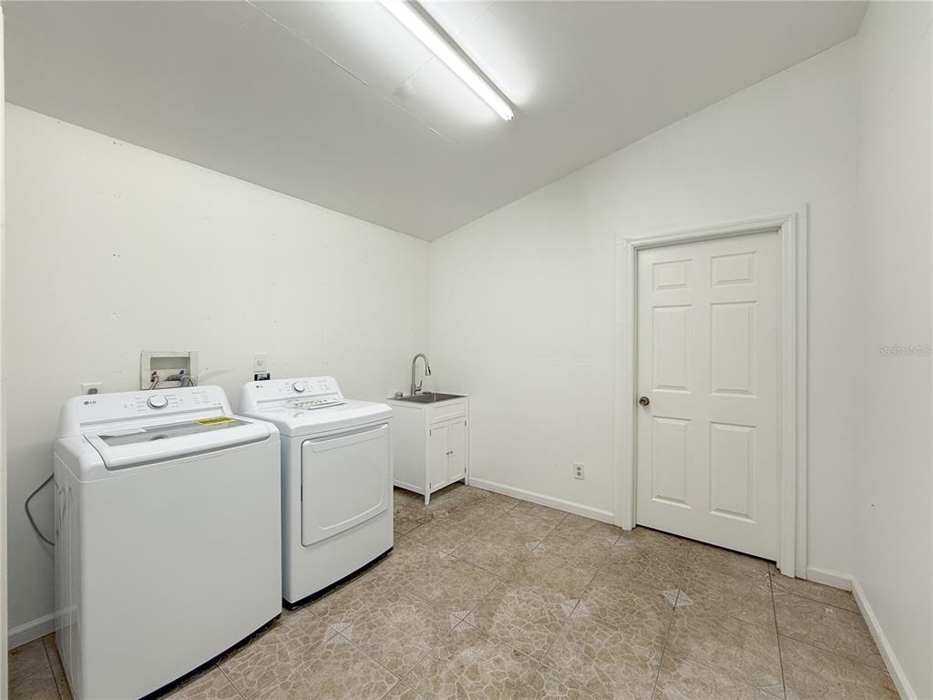 2827 Sanctuary Lane - Photo 55