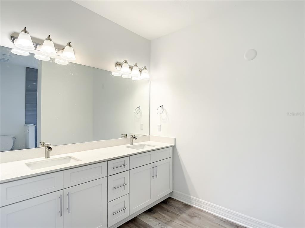 14210 Luxo Avenue - Photo 9