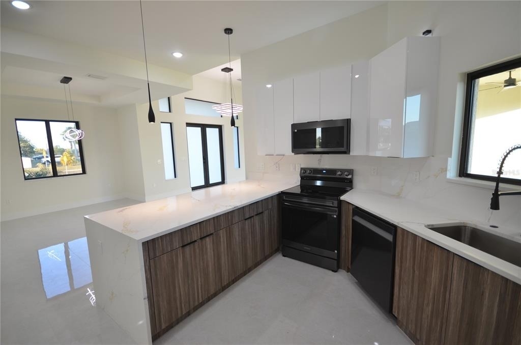 2416 Diplomat Parkway W - Photo 16
