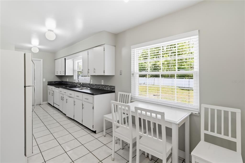 7832 Barberry Drive - Photo 4