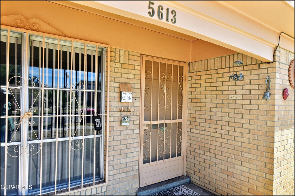 5613 Creston Avenue - Photo 4