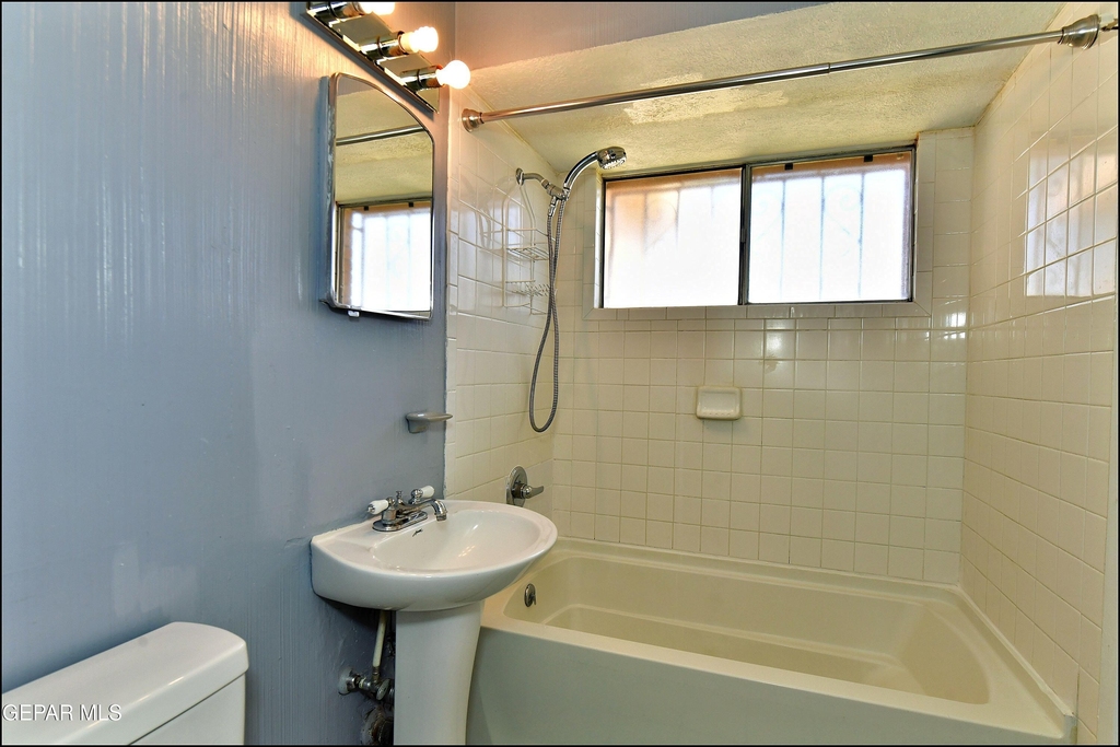 5613 Creston Avenue - Photo 27
