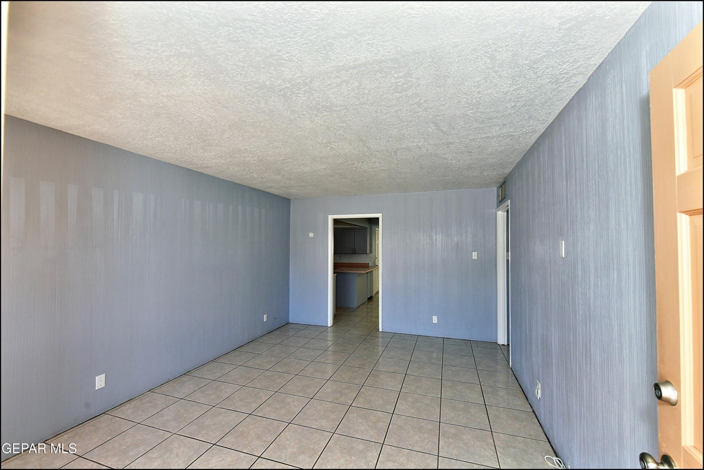 5613 Creston Avenue - Photo 5
