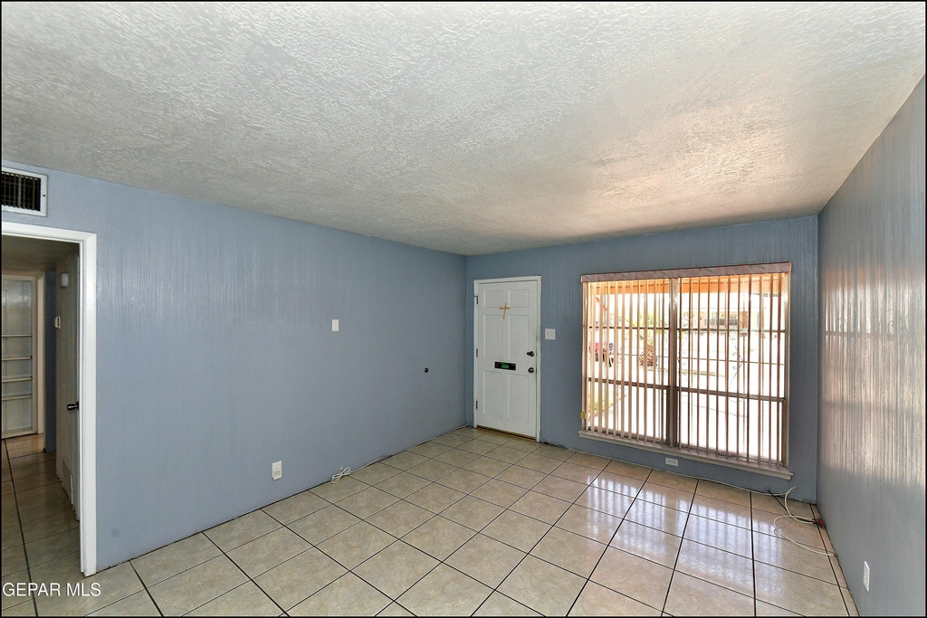 5613 Creston Avenue - Photo 8