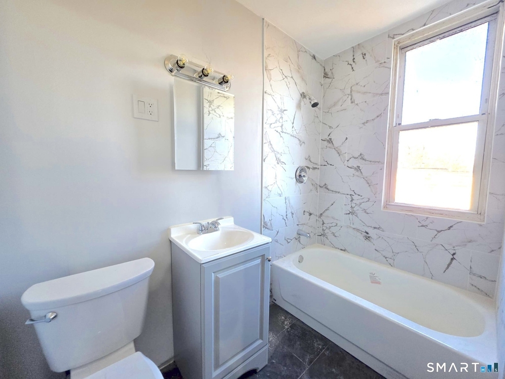 241 Congress Avenue - Photo 2