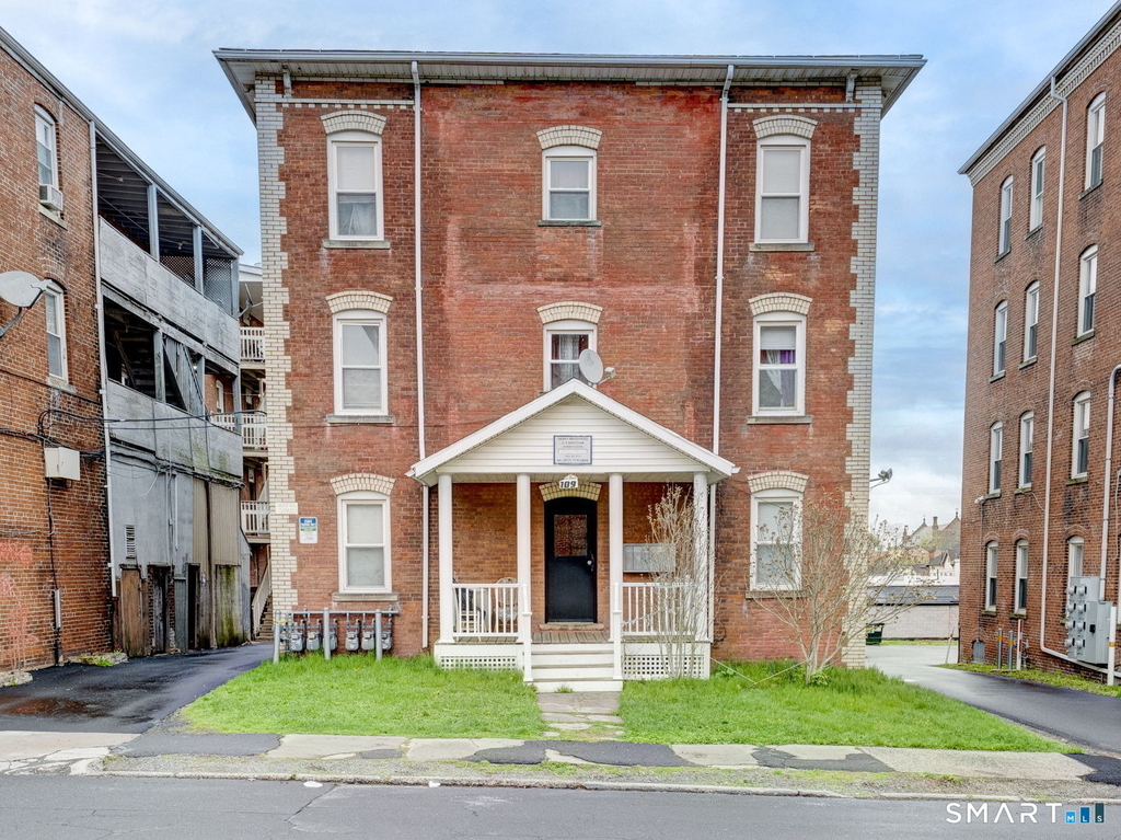109 Grove Street - Photo 0