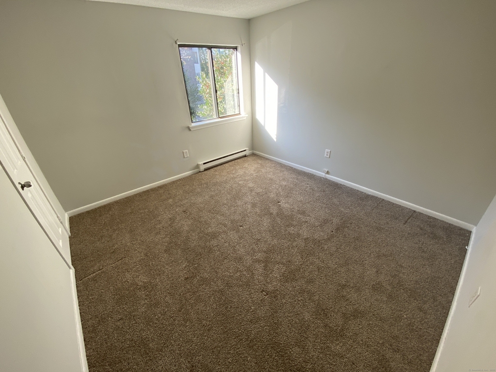32 Old Foxon Road - Photo 2