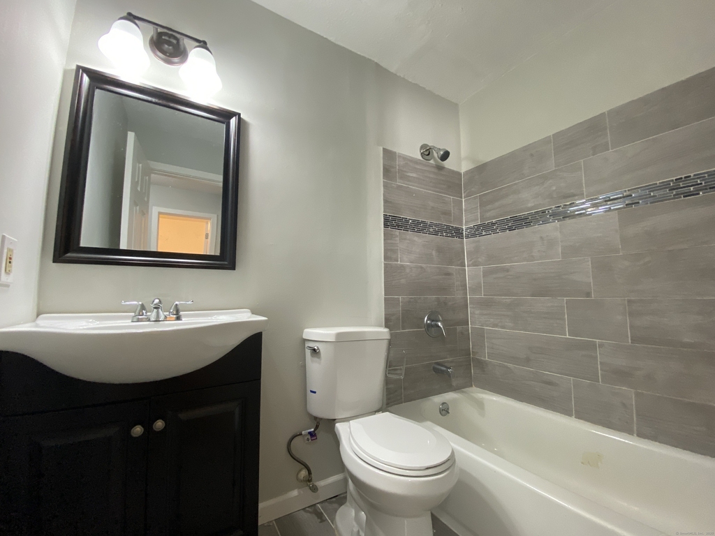 32 Old Foxon Road - Photo 4