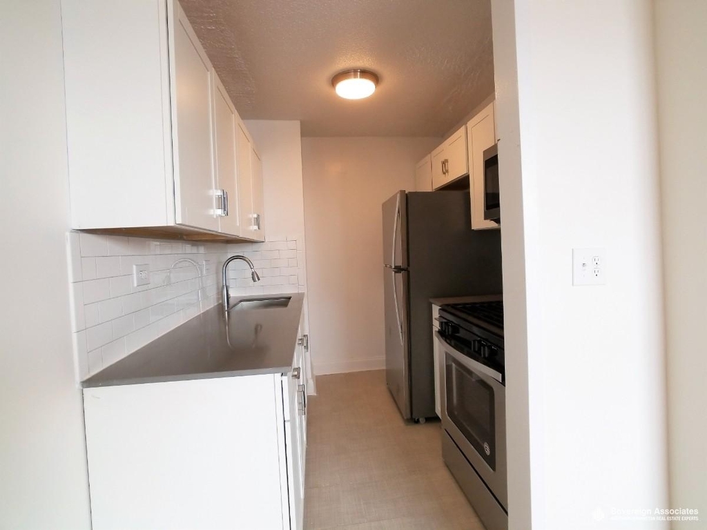 3333 Broadway - Photo 2