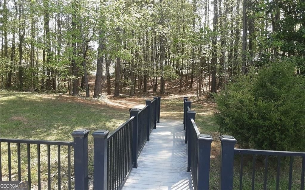 132 Lakeshore Parkway - Photo 2
