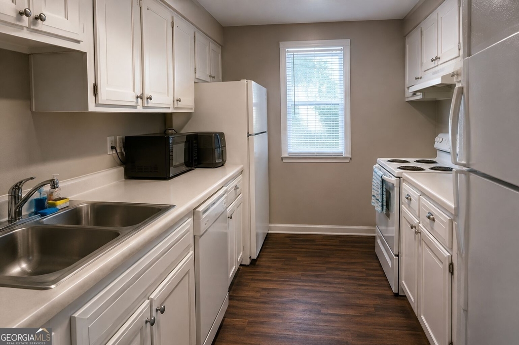 3168 Nectarine Circle - Photo 2