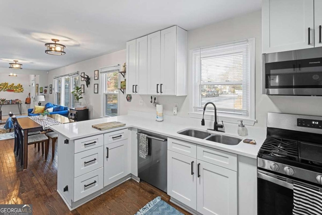 3418 Louise Street - Photo 10