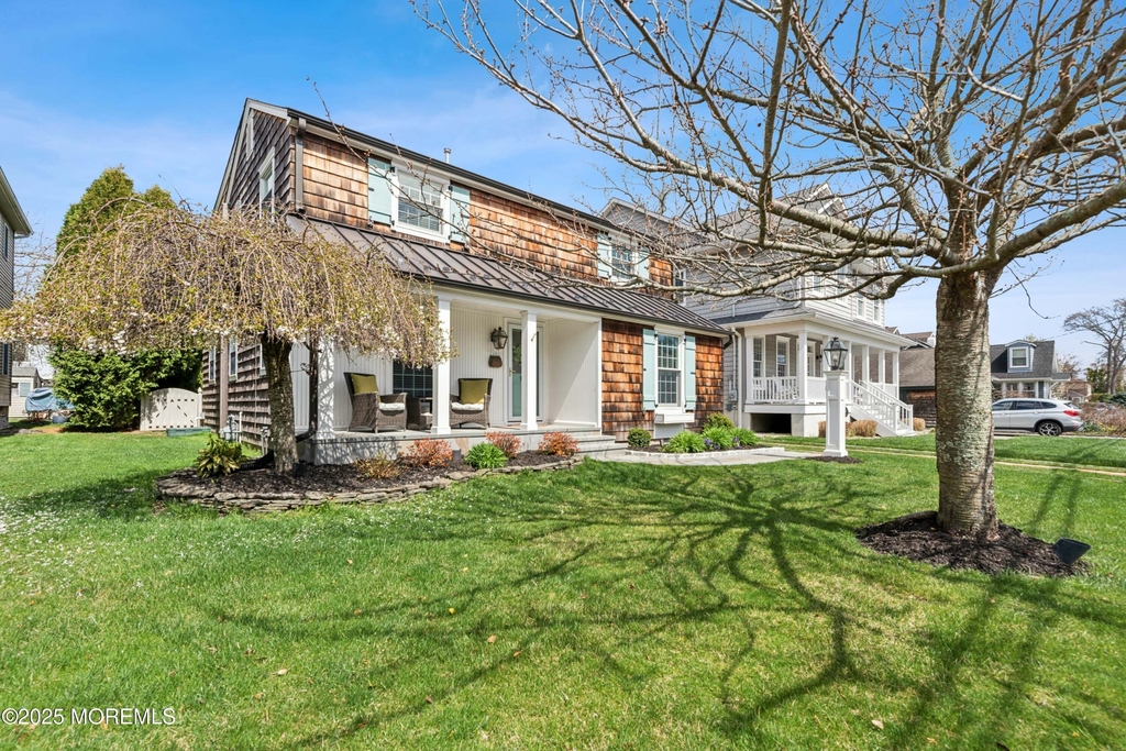 242 Osborne Avenue - Photo 2