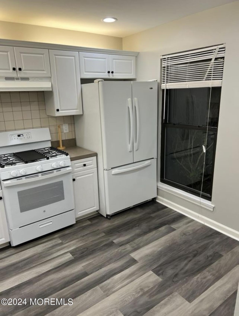254 Bromley Place - Photo 5