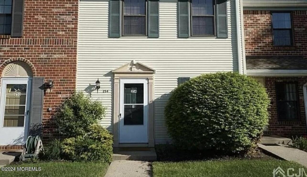 254 Bromley Place - Photo 0