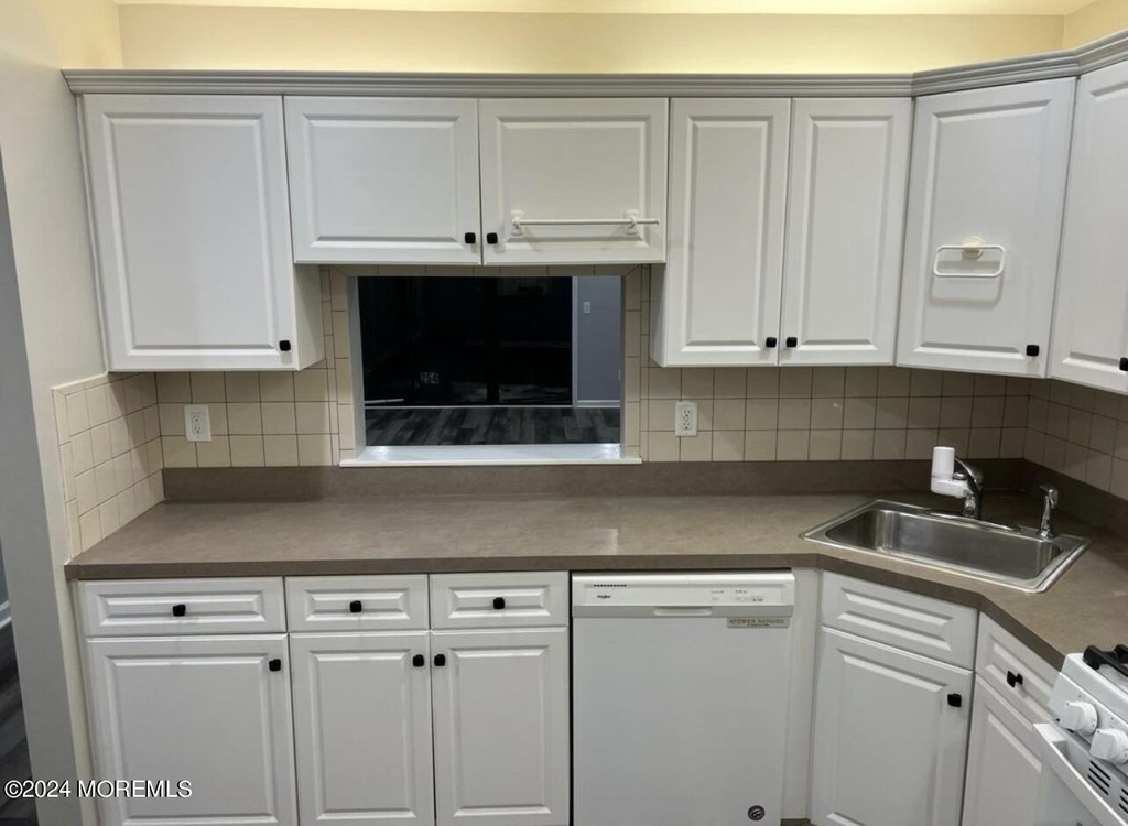 254 Bromley Place - Photo 3