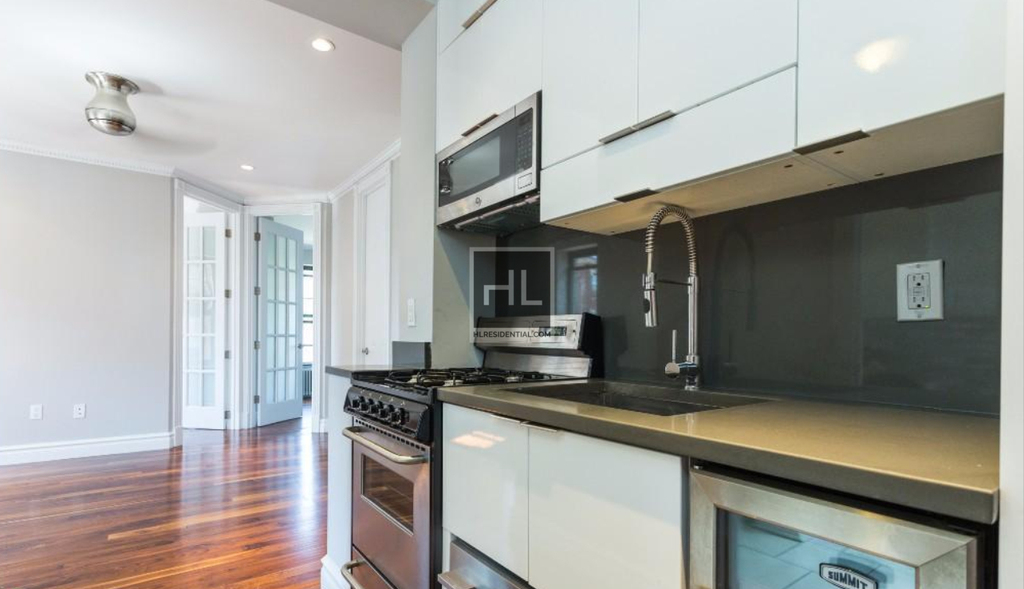 Lexington Avenue - Photo 2