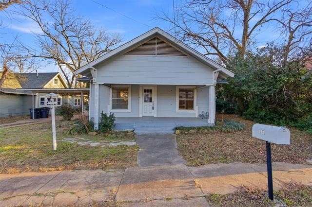 405 College Street - Photo 1