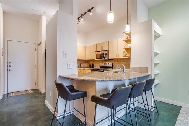 201 W Lancaster Avenue - Photo 2