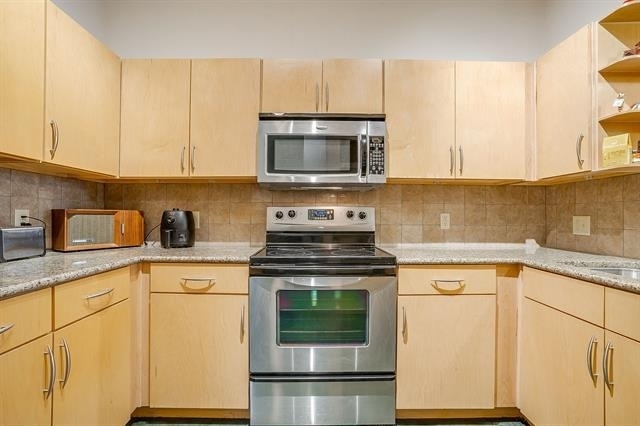 201 W Lancaster Avenue - Photo 4