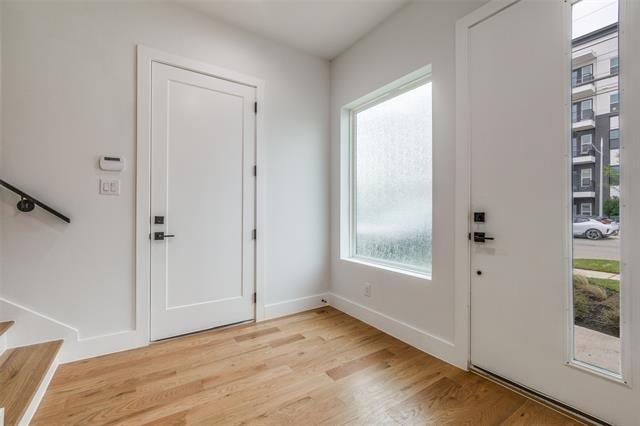 2714 N Carroll Avenue - Photo 2