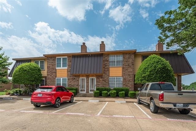 1013 Parkway Terrace - Photo 1