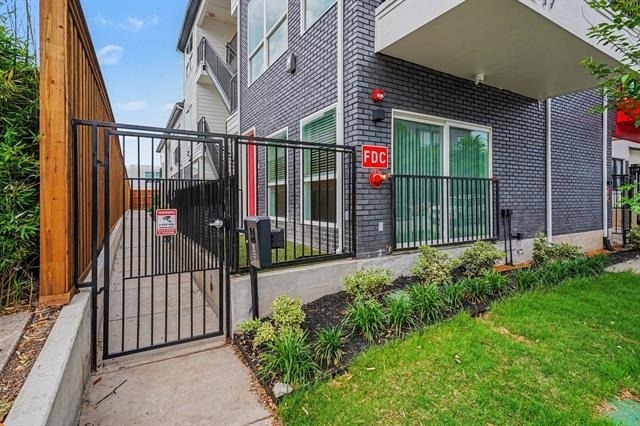 2217 N Fitzhugh Avenue - Photo 2