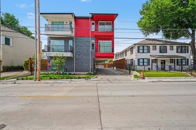 2217 N Fitzhugh Avenue - Photo 1