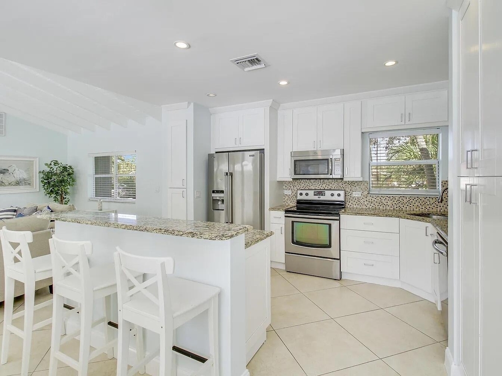 1310 Manor Drive - Photo 5