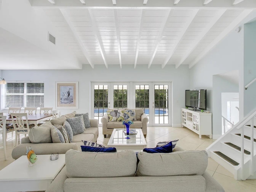 1310 Manor Drive - Photo 3