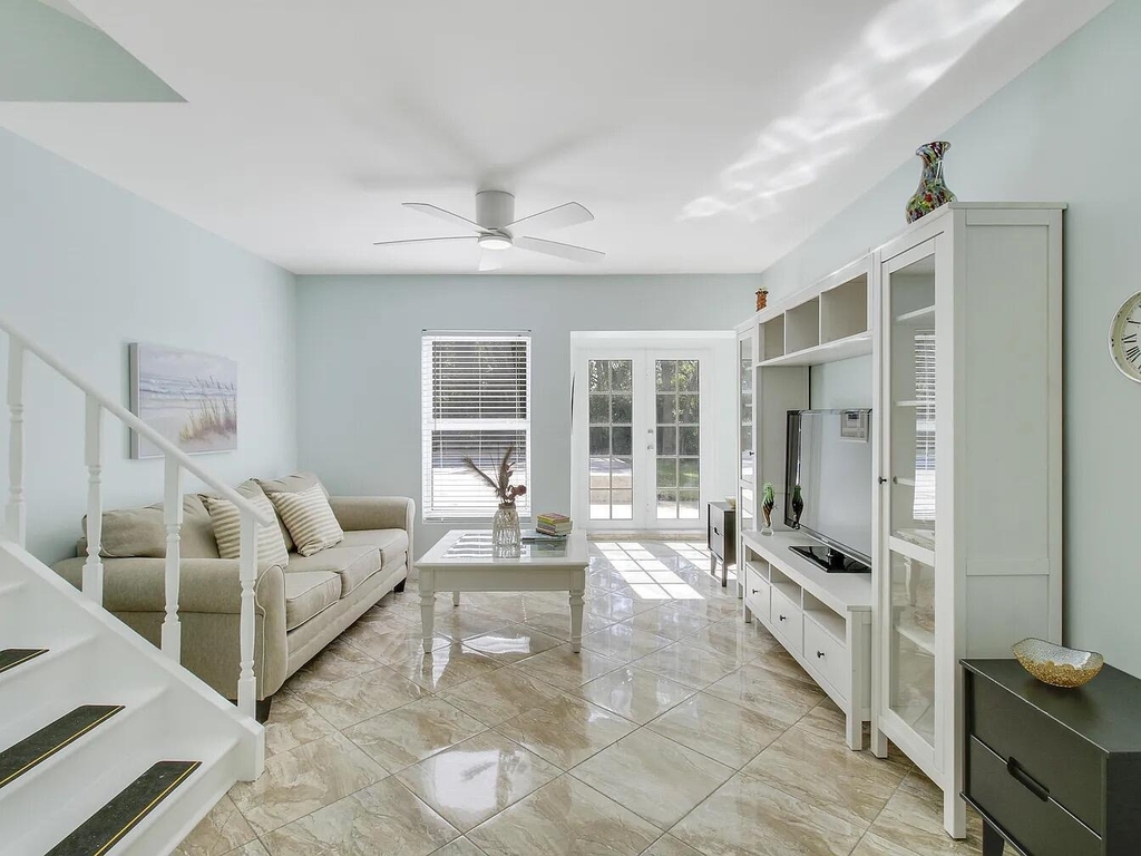 1310 Manor Drive - Photo 9