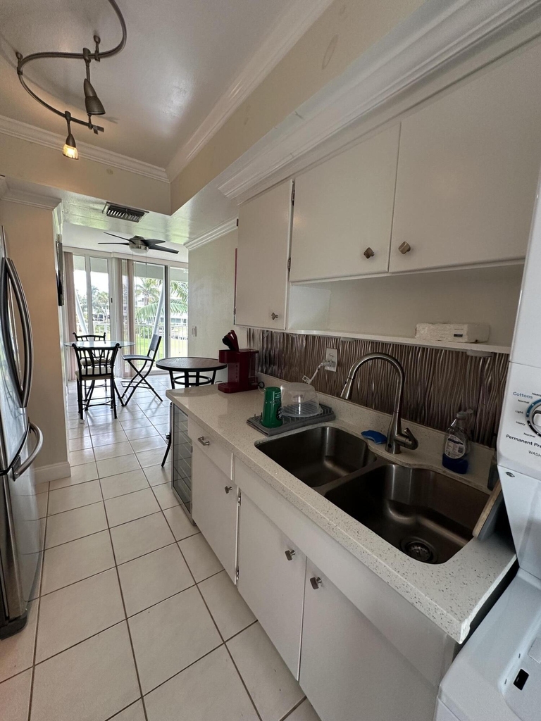 1221 Hillsboro Mile - Photo 4